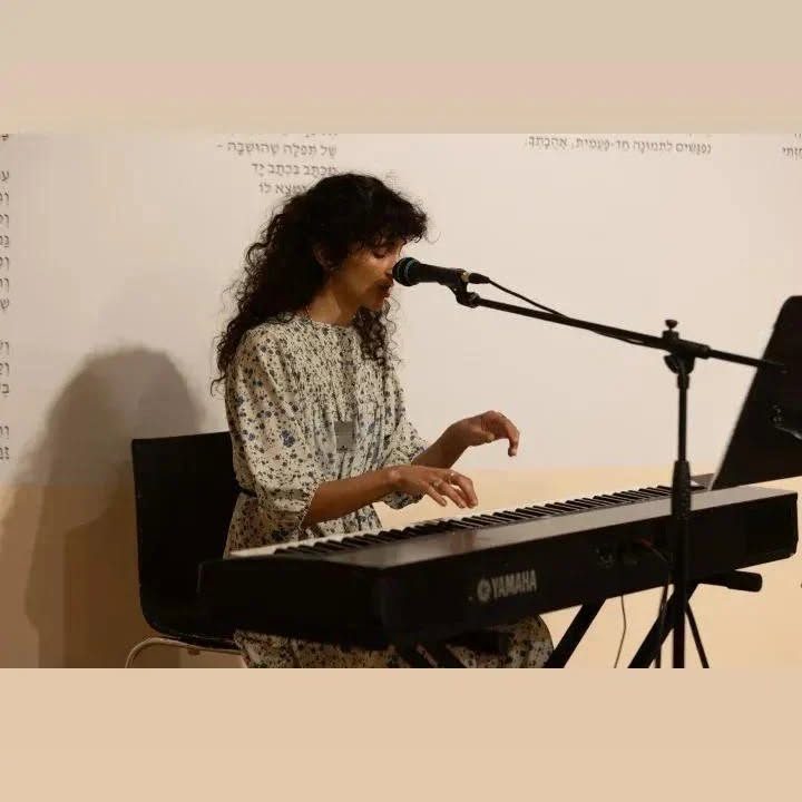 ענבל בן משה בהופעה בפרינג'